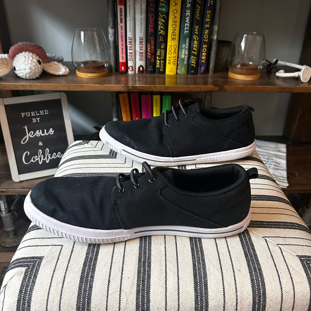 Men’s Under Armour shoes - Picture 2 of 7